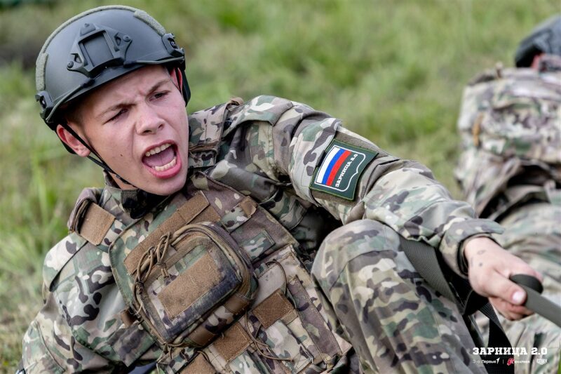 Фото «Зарницы 2.0»: выход отряда на старт миссии «Зарницы» на полигоне «Зарницы 2.0»