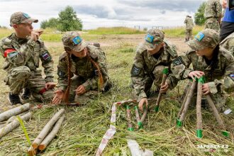 Фото «Зарницы 2.0»: Полный рост: камуфляж и берцы на плацу — №144