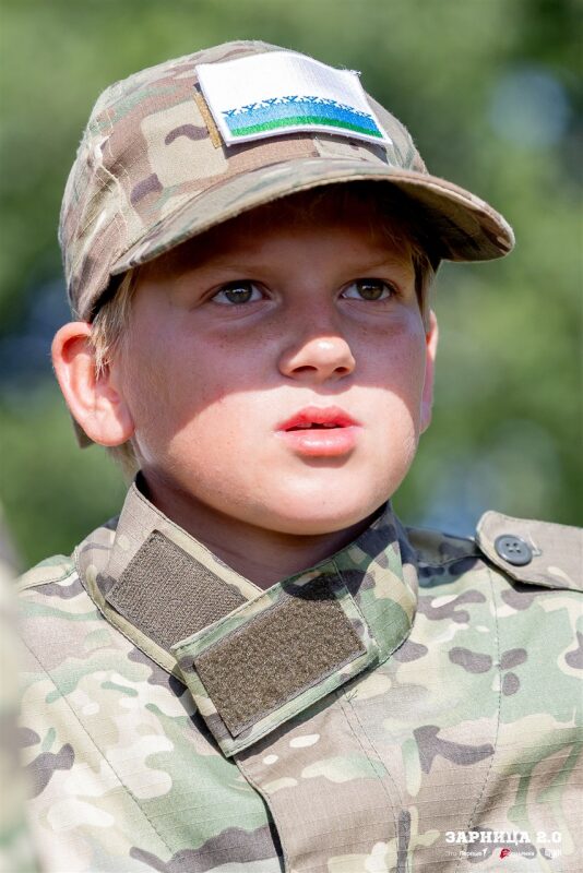 Фото «Зарницы 2.0»: Низкая стойка в сухой траве с тагером — №216