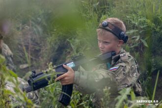 Фото «Зарницы 2.0»: Инструктаж команды перед лазертаг-миссией — №282