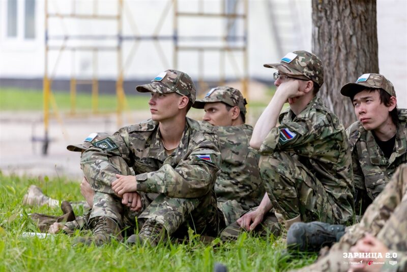 Фото «Зарницы 2.0»: Широкий кадр строя на тренировочном поле — №378