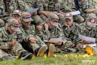 Лагерь «Авангард», лазертаг: Полный рост: камуфляж и берцы на плацу — №424
