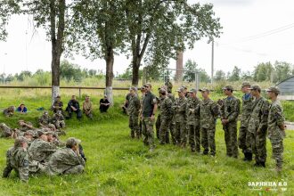 Турнир «Зарницы 2.0» LASERWAR: Колонна участников вдоль грунтовой дороги — №449