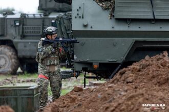 Лагерь «Авангард», лазертаг: Портрет бойца в шлеме LASERWAR — №490