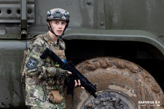 Лазертаг LASERWAR: Отряд проходит мимо бетонного сооружения — №495