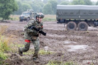 Фото «Зарницы 2.0»: Инструктаж команды перед лазертаг-миссией — №522
