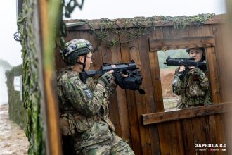 Лазертаг LASERWAR: Отряд проходит мимо бетонного сооружения — №615