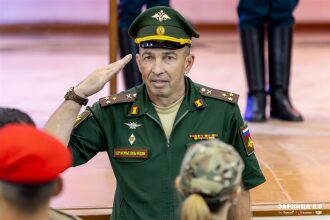«Зарница 2.0»: Колонна участников вдоль грунтовой дороги — №649