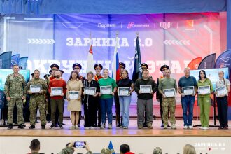 Лазертаг LASERWAR: Строй участников на плацу лагеря «Авангард» — №681