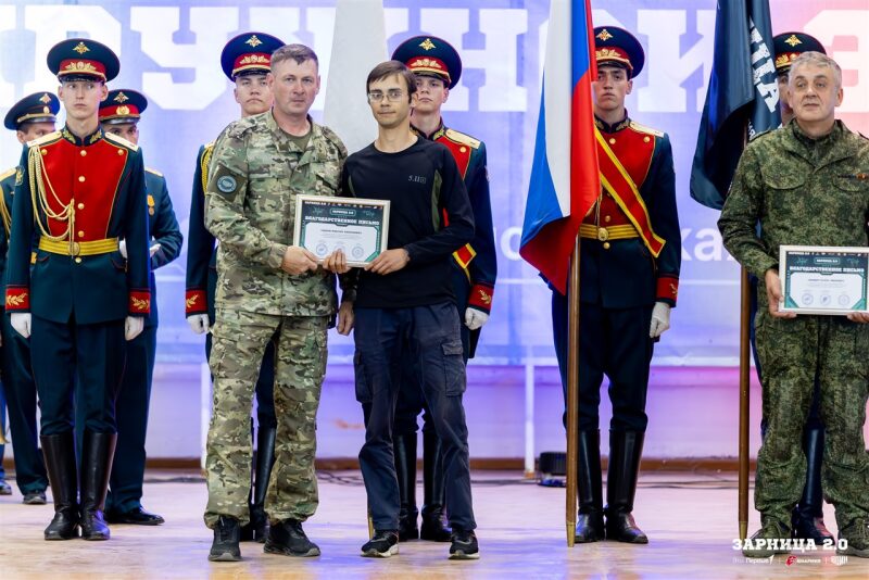 Турнир «Зарницы 2.0» LASERWAR: Колонна участников вдоль грунтовой дороги — №689