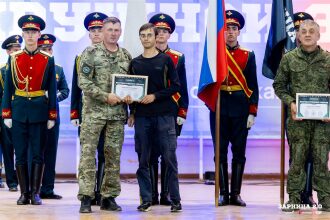 Турнир «Зарницы 2.0» LASERWAR: Колонна участников вдоль грунтовой дороги — №689