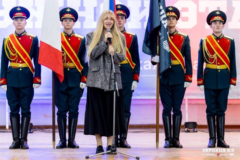 Лагерь «Авангард», лазертаг: Тактическая стойка на склоне песчаного поля — №694