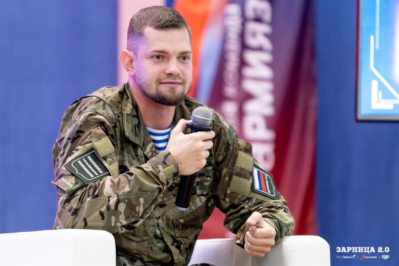 Фото «Зарницы 2.0»: Полный рост: камуфляж и берцы на плацу — №744