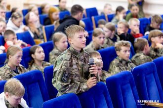 Фото «Зарницы 2.0»: Инструктаж команды перед лазертаг-миссией — №762
