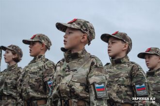 «Зарница 2.0»: строй участников на плацу лагеря «Авангард» на «Зарнице 2.0»