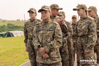Фото «Зарницы 2.0»: бег с тагером по песчаной тропе «Авангарда» на полигоне «Зарницы 2.0»