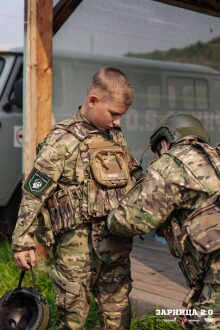 Лагерь «Авангард», лазертаг: связка напарников на маршруте «Зарницы» в лагере «Авангард»
