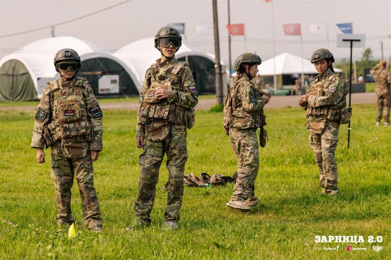 Турнир «Зарницы 2.0» LASERWAR: привал у палаток лагеря «Авангард» во время миссии лазертага