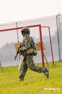 Турнир «Зарницы 2.0» LASERWAR: строй участников на плацу лагеря «Авангард» во время миссии лазертага