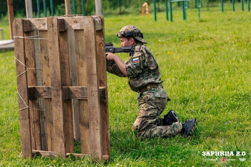Лазертаг LASERWAR: строй участников на плацу лагеря «Авангард» на площадке LASERWAR