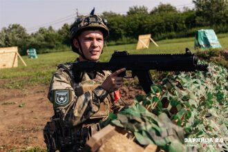 Турнир «Зарницы 2.0» LASERWAR: Колонна участников вдоль грунтовой дороги — №209