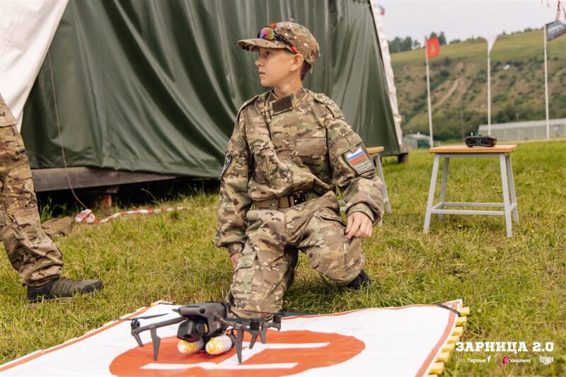 Фото «Зарницы 2.0»: Низкая стойка в сухой траве с тагером — №336