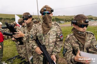 Фото «Зарницы 2.0»: Низкая стойка в сухой траве с тагером — №456