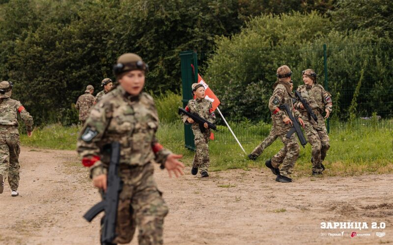 Фото «Зарницы 2.0»: Полный рост: камуфляж и берцы на плацу — №504