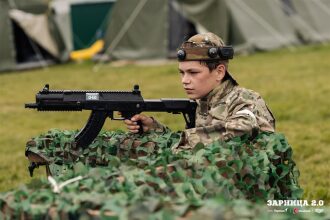 «Зарница 2.0»: Колонна участников вдоль грунтовой дороги — №529
