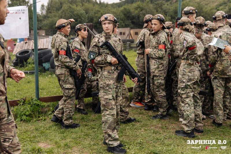 «Зарница 2.0»: Отряд проходит мимо бетонного сооружения — №535
