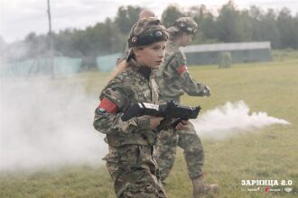 Фото «Зарницы 2.0»: Низкая стойка в сухой траве с тагером — №576