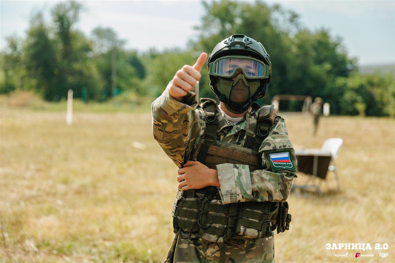 Лагерь «Авангард», лазертаг: портрет бойца в шлеме LASERWAR в лагере «Авангард»