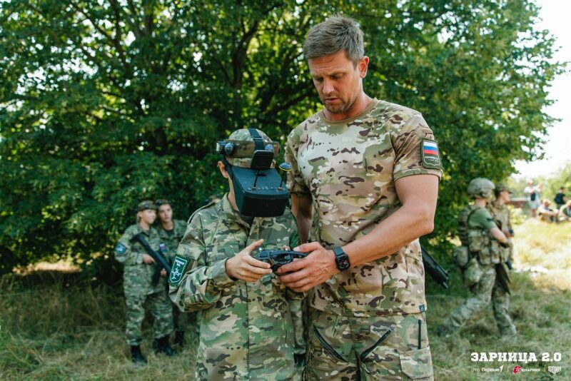 Лагерь «Авангард», лазертаг: динамичный манёвр группы LASERWAR в лагере «Авангард»