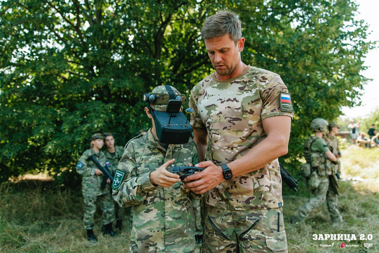 Лагерь «Авангард», лазертаг: динамичный манёвр группы LASERWAR в лагере «Авангард»