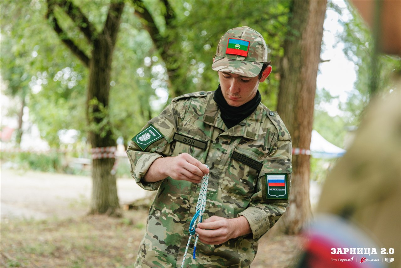 Турнир «Зарницы 2.0» LASERWAR: Колонна участников вдоль грунтовой дороги — №209