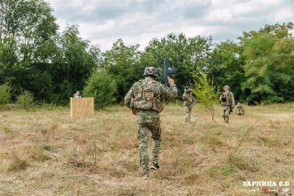 Фото «Зарницы 2.0»: Инструктаж команды перед лазертаг-миссией — №282