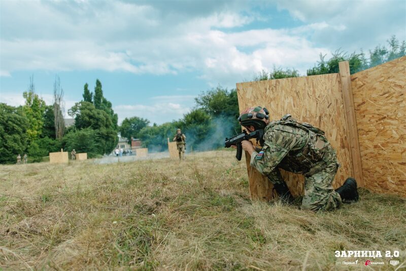 Фото «Зарницы 2.0»: Низкая стойка в сухой траве с тагером — №336