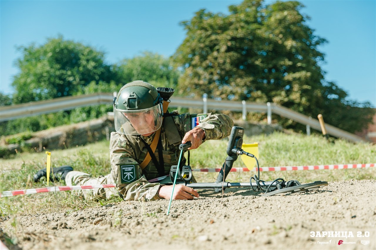 Турнир «Зарницы 2.0» LASERWAR: Групповой портрет отряда на полигоне — №473