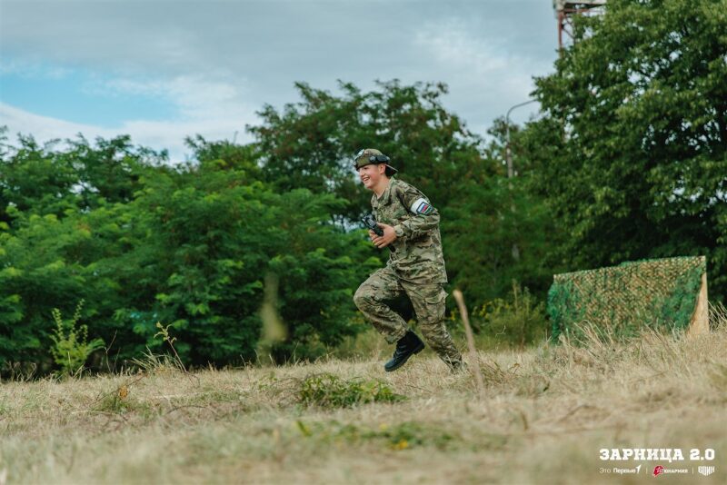Фото «Зарницы 2.0»: Широкий кадр строя на тренировочном поле — №618