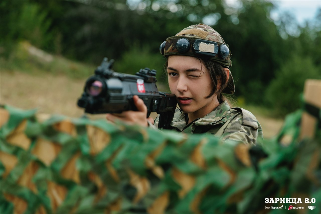 Лазертаг LASERWAR: Укрытие за стволом дерева на миссии — №621