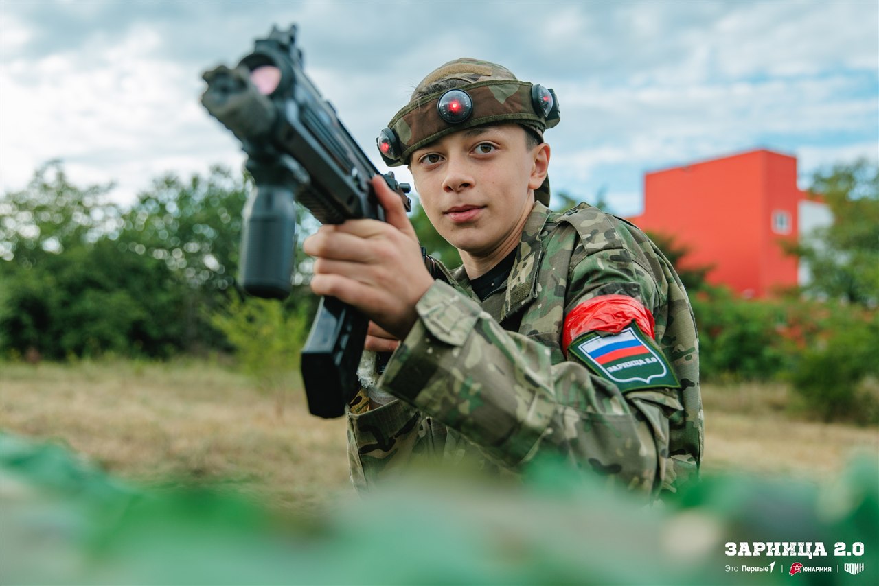 Лазертаг LASERWAR: Групповой портрет отряда на полигоне — №633
