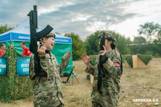 Турнир «Зарницы 2.0» LASERWAR: Строй участников на плацу лагеря «Авангард» — №641
