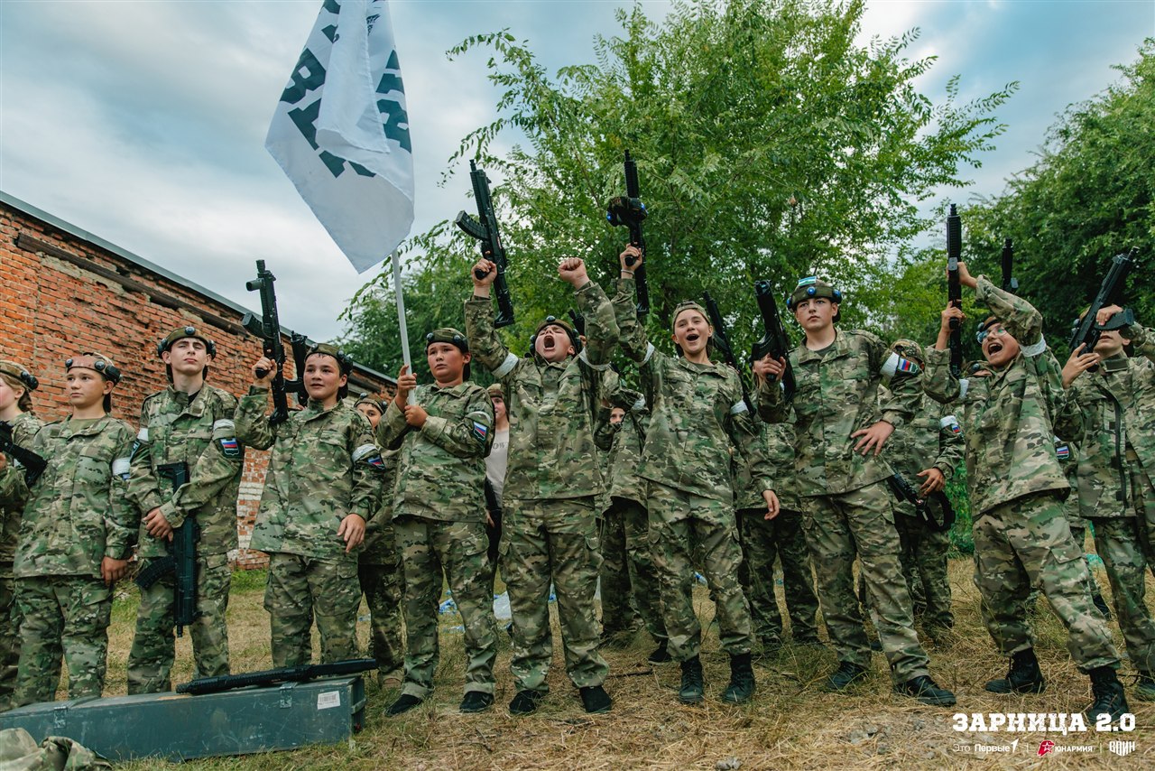 Фото «Зарницы 2.0»: Инструктаж команды перед лазертаг-миссией — №642