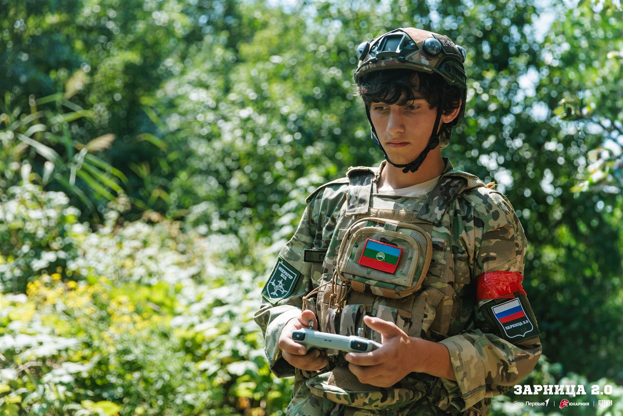 LASERWAR на «Зарнице 2.0»: Широкий кадр строя на тренировочном поле — №698