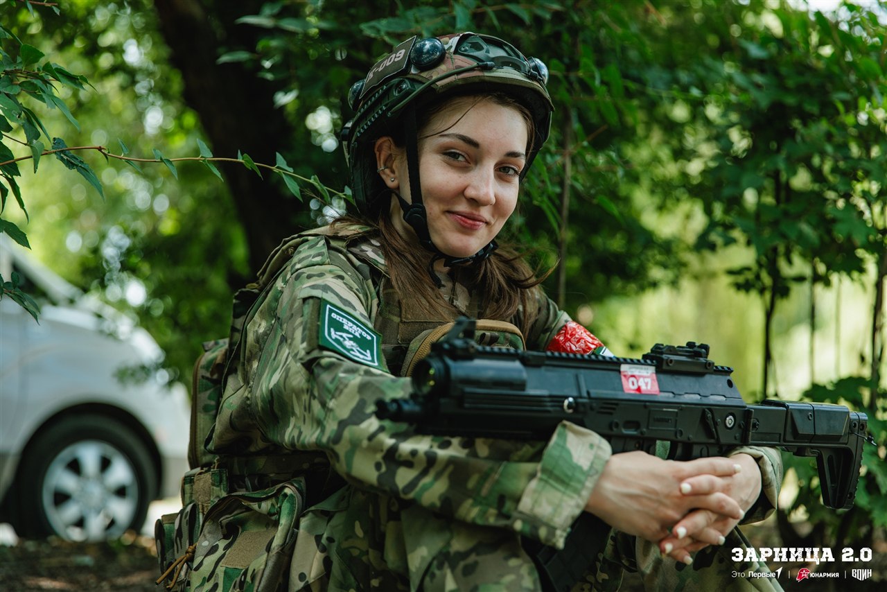 Лазертаг LASERWAR: Отряд проходит мимо бетонного сооружения — №735
