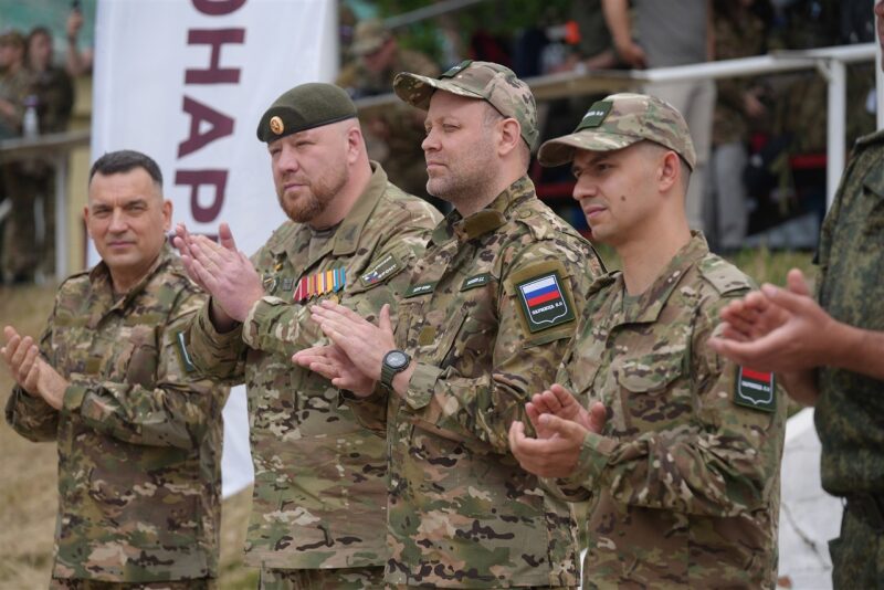 Турнир «Зарницы 2.0» LASERWAR: проверка экипировки перед боем во время миссии лазертага