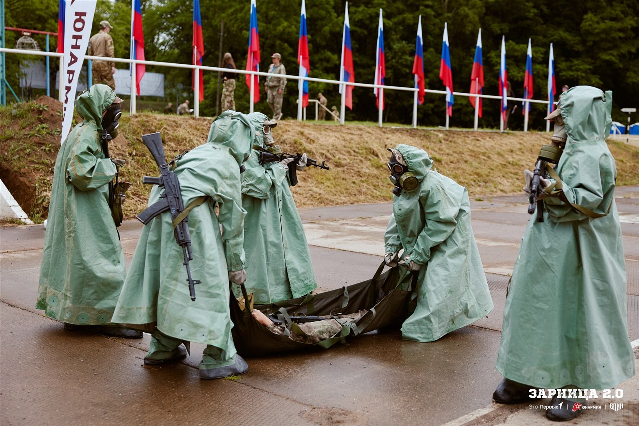 LASERWAR на «Зарнице 2.0»: широкий кадр строя на тренировочном поле в лазертаг-дне «Зарницы»