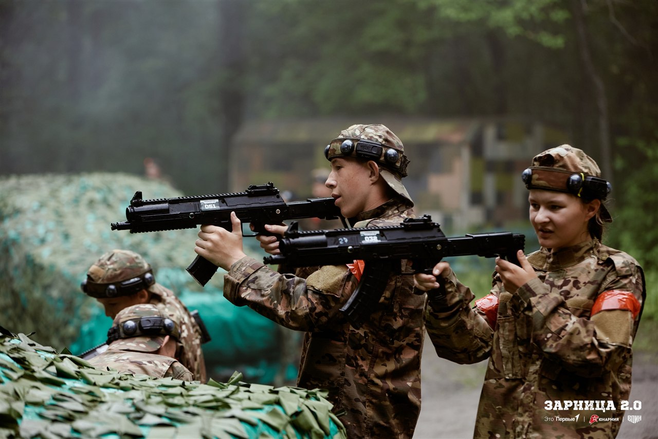 Фото «Зарницы 2.0»: Полный рост: камуфляж и берцы на плацу — №264