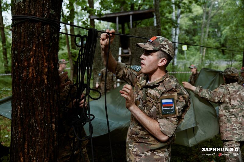 Фото «Зарницы 2.0»: Инструктаж команды перед лазертаг-миссией — №402