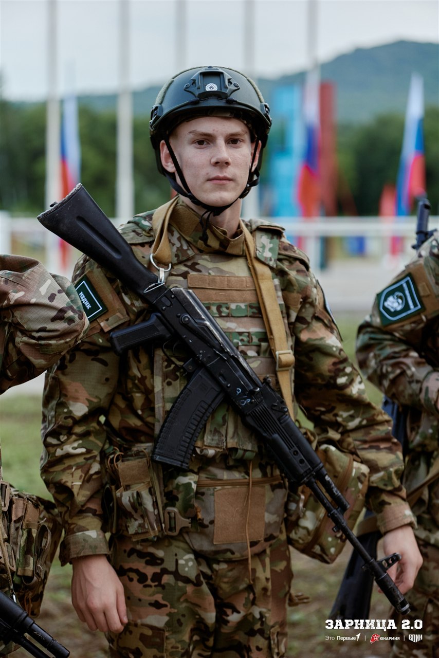 Турнир «Зарницы 2.0» LASERWAR: Колонна участников вдоль грунтовой дороги — №449